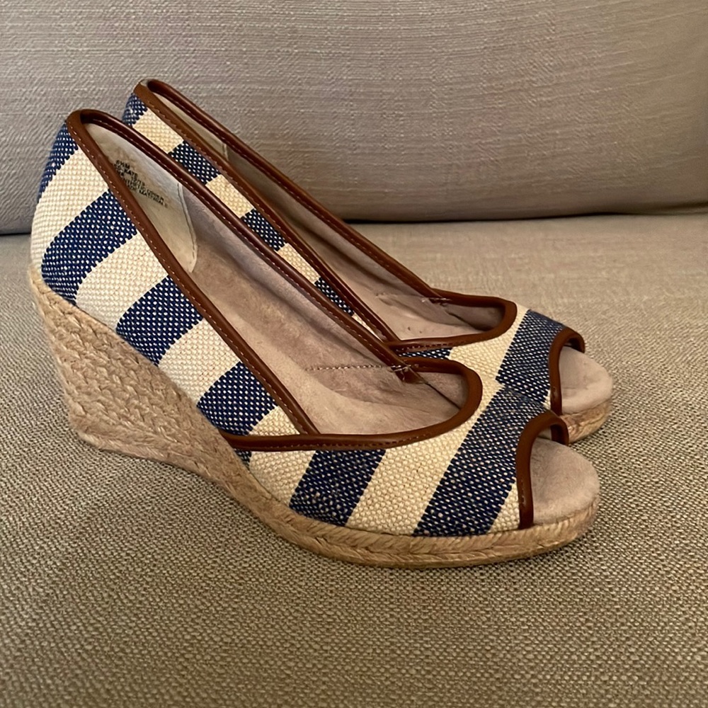 GH Bass Size 6.5 Wedge Open Toed Wedge Heels Rafetta